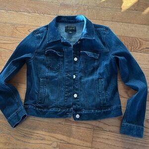 Ann Taylor women’s dark denim jean jacket. Medium.